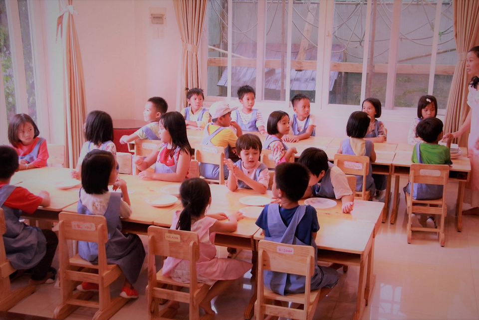Lớp chúng mình rất rất vui - anh em ta chan hòa tình thân