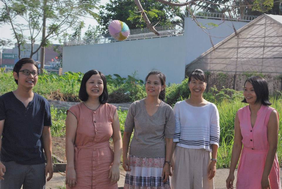 Họp phụ huynh đầu năm mỗi người chơi trò thảy bóng nói tên