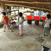 Khu vực rửa chén của các bạn trường lá năm 2019