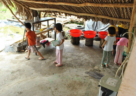 Khu vực rửa chén của các bạn trường lá năm 2019