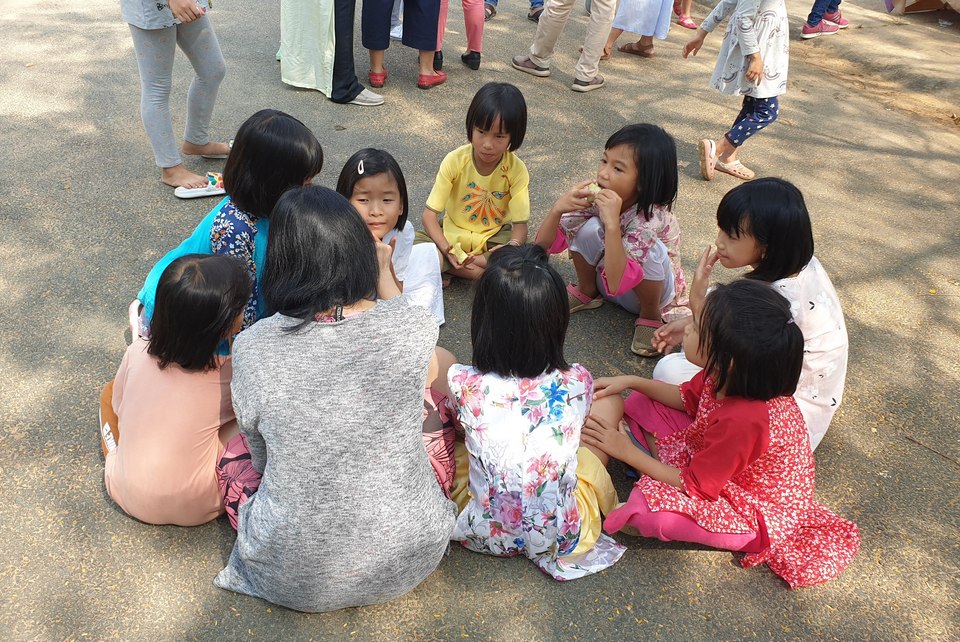 Lễ xong thì đến hội chơi hihi