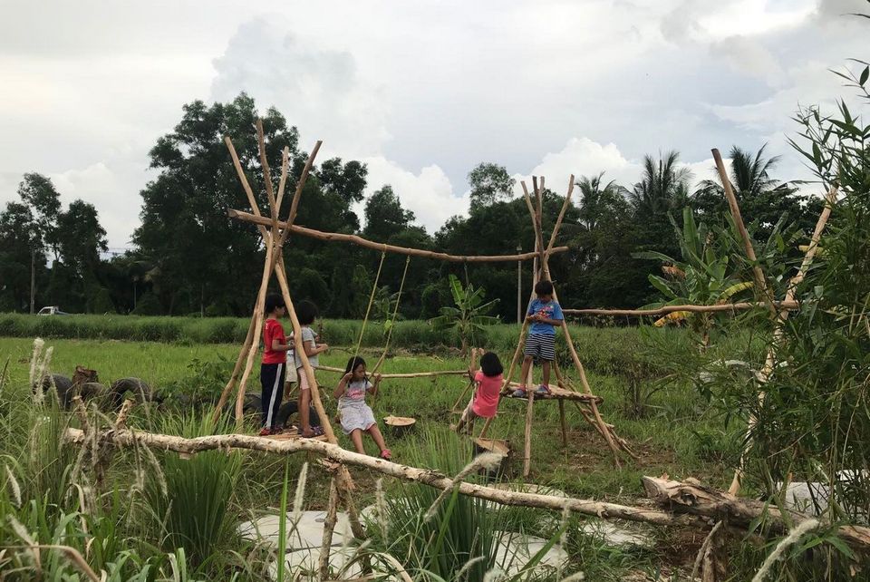 Sân chơi thuở ban đầu