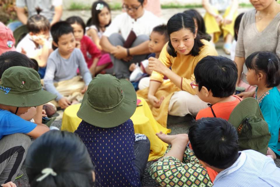 Kể cho các con nghe câu chuyện về Sinh Nhật Lá