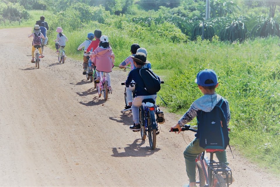 Đạp xe giữa trời nắng